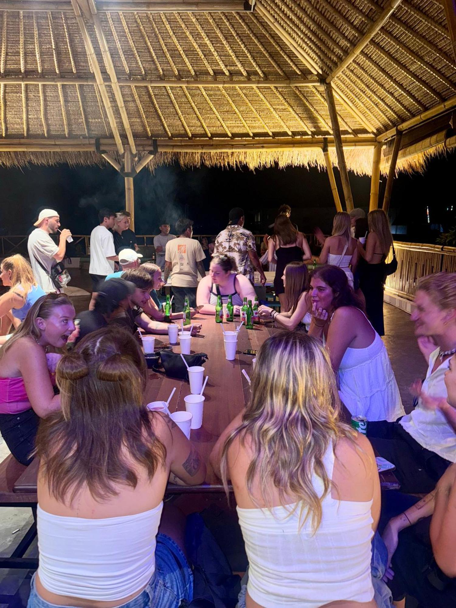 Canggu Central Hostel מראה חיצוני תמונה