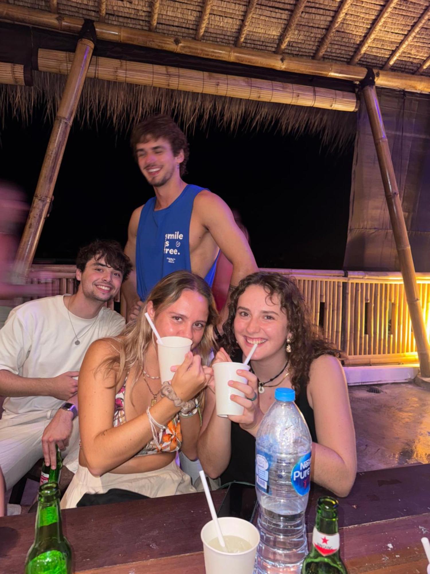Canggu Central Hostel מראה חיצוני תמונה