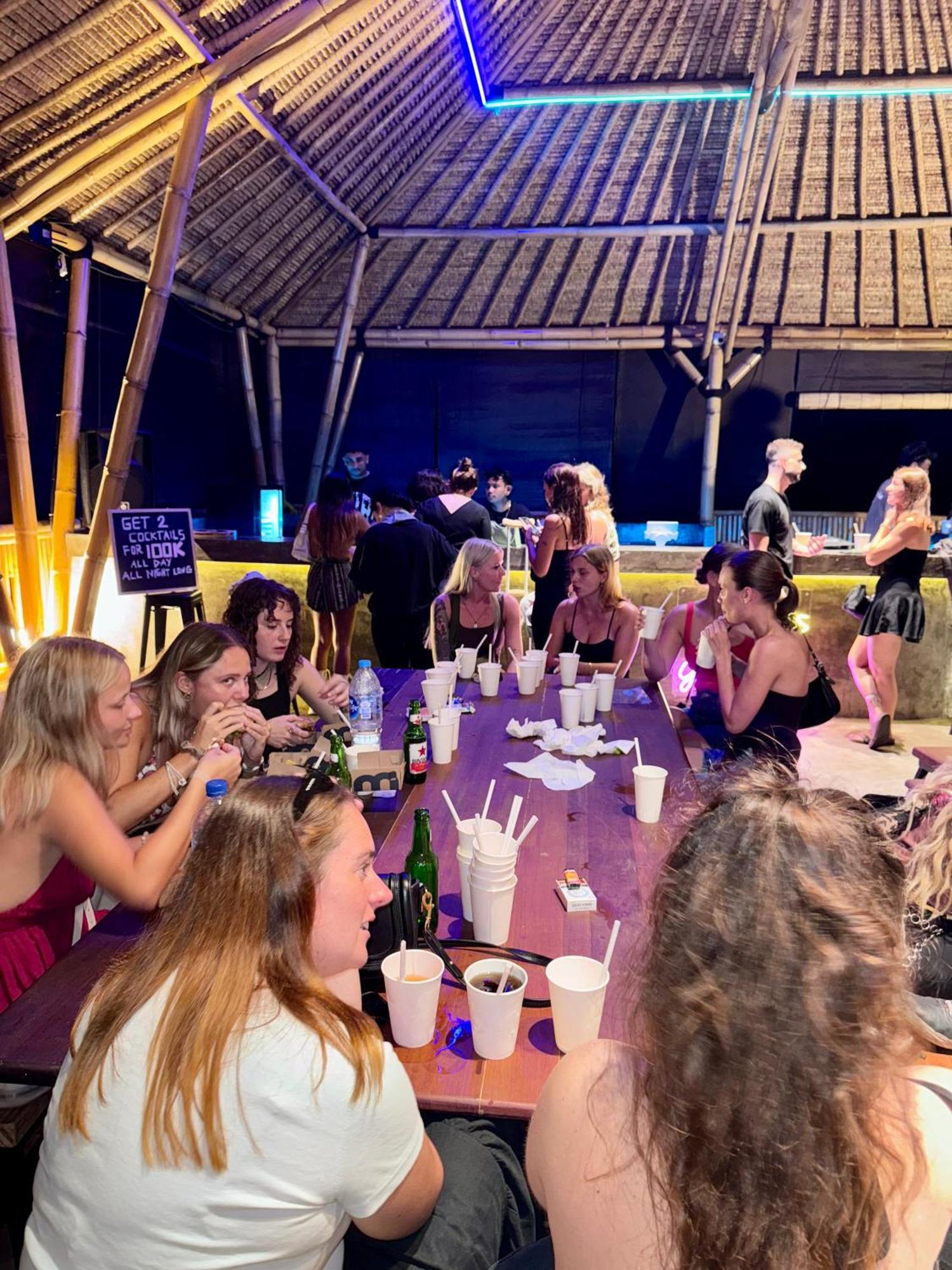 Canggu Central Hostel מראה חיצוני תמונה