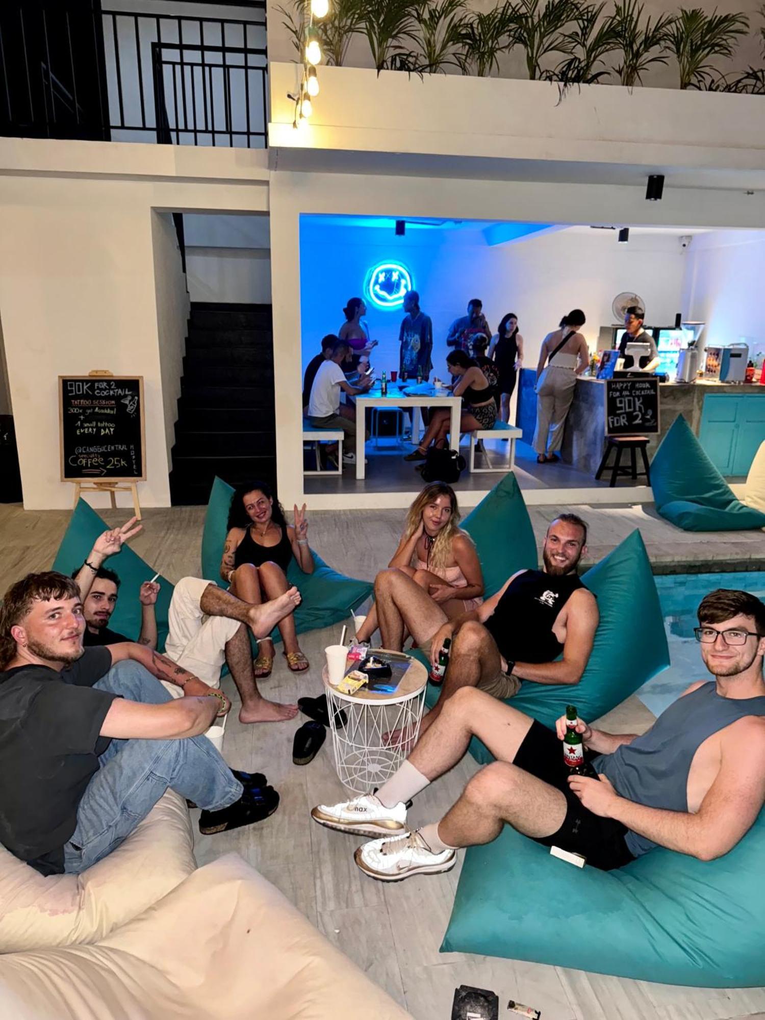Canggu Central Hostel מראה חיצוני תמונה