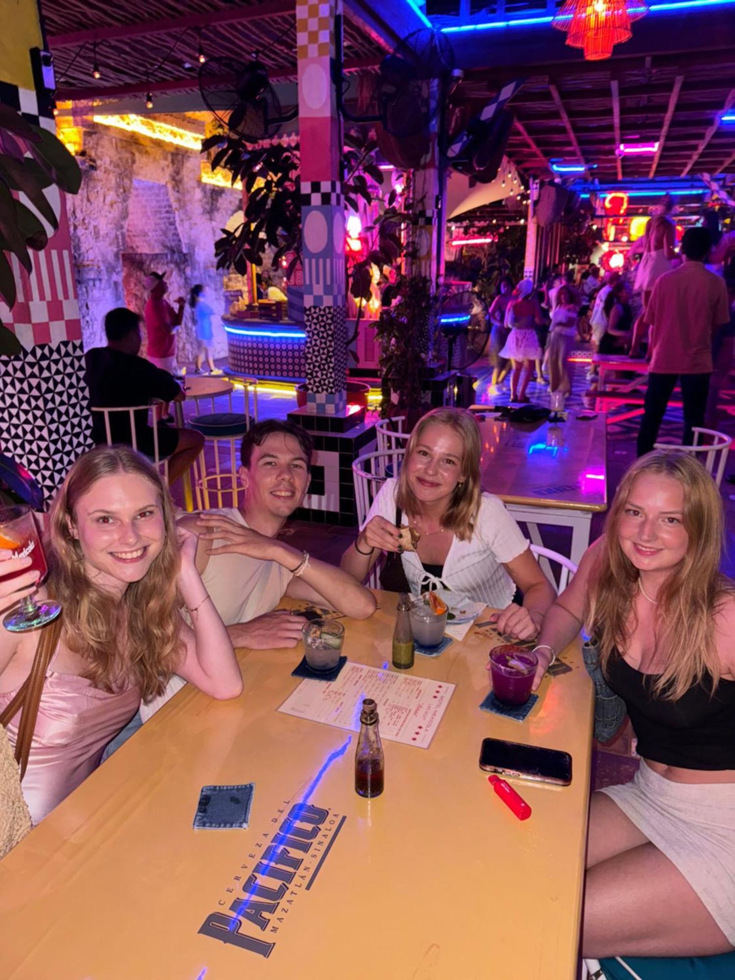 Canggu Central Hostel מראה חיצוני תמונה